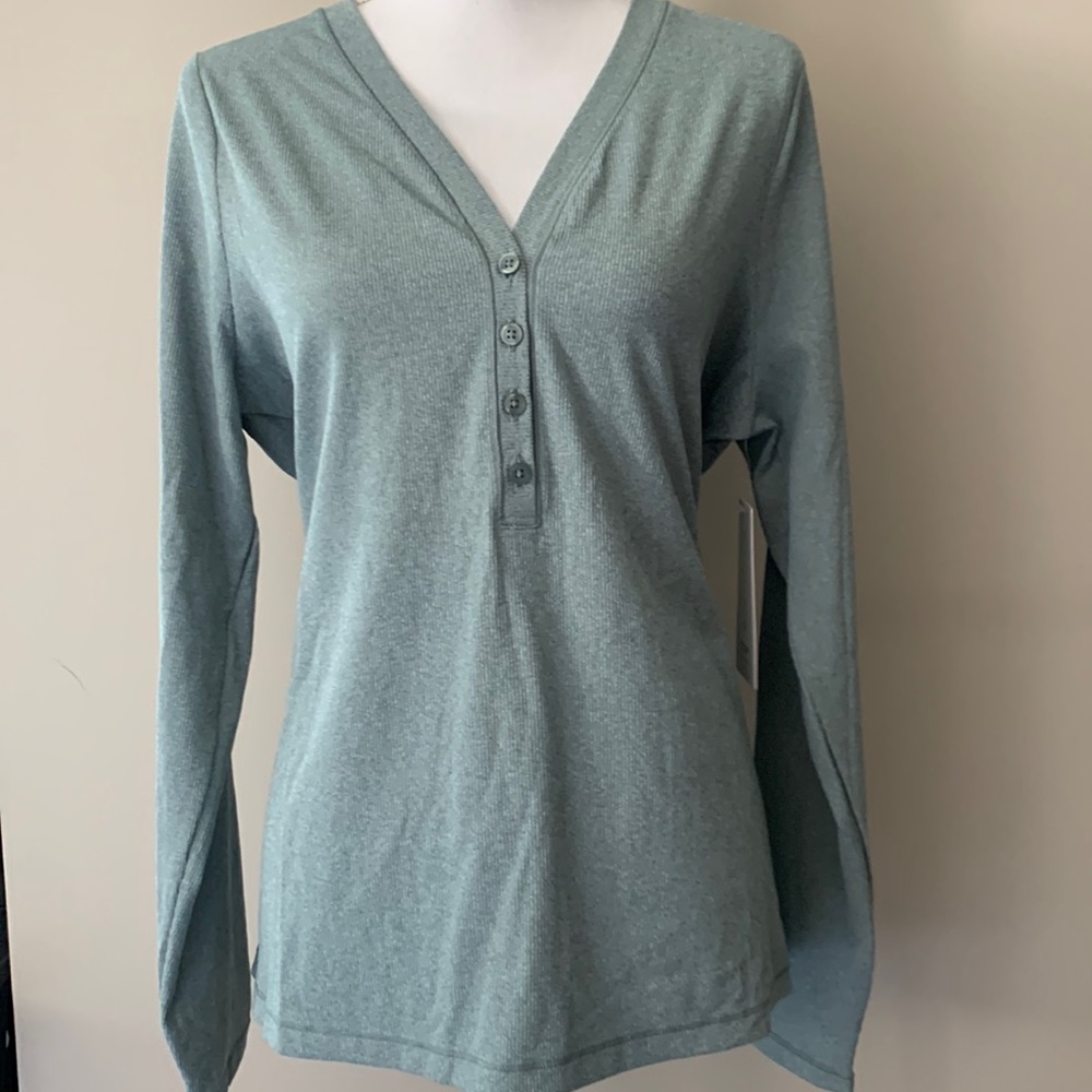 Athleta Long Sleeve Tee in Light Green